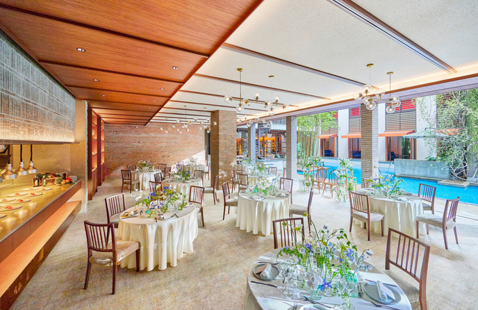 WITH THE STYLE FUKUOKA (ウィズザスタイルフクオカ) 【開放感】プールと空と緑が広がる会場画像 1