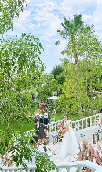 BELLE UN JOUR(ベルアンジュール) チャペル(東三河唯一の大階段でのアフターセレモニー)画像 2-1