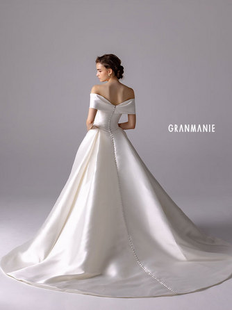 弘前パークホテル 衣裳画像 1-1