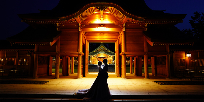 迎賓館TOKIWA/新潟縣護國神社 ナイトウエディングのドラマチックなシーン画像 1