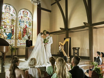 マナーヴィレッジ 写風舘 チャペル(厳かな雰囲気の大聖堂で叶う憧れの結婚式)画像 1-2