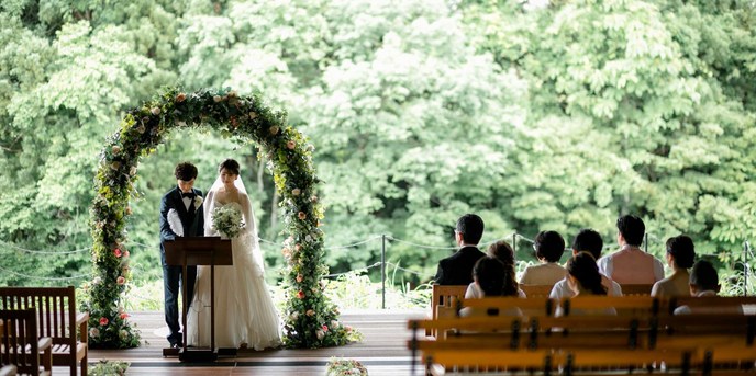 あてま高原リゾート ホテルベルナティオ セレモニースペース(【森の挙式】水辺のホール)画像 1