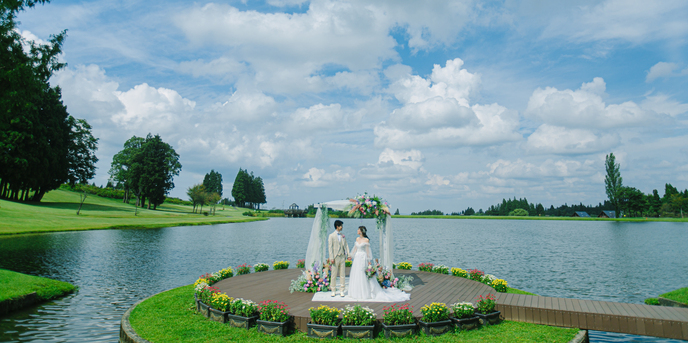 あてま高原リゾート ホテルベルナティオ セレモニースペース(【湖上の挙式】レイクサイド)画像 1