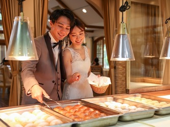 VILLA de ESPOIR (エスポワール) 大きな窓のある披露宴会場画像 2-1