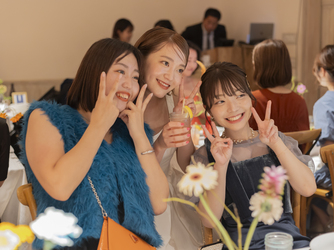 The Secret Home (ザ シークレットホーム) ふたりらしいカラフルな華やかな空間画像 1-3