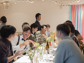 The Secret Home (ザ シークレットホーム) ふたりらしいカラフルな華やかな空間画像 1-2