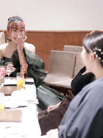 ENCUEIL(アンクィール) 披露宴中のゲストと全テーブルで一緒に食事画像 1-2