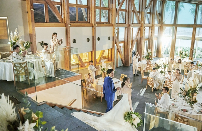 ラヴィマーナ神戸(RAVIMANA KOBE) 瑠璃/木とガラスで造られた開放的な空間画像 1