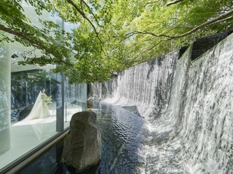 大宮璃宮 チャペル(豊かな滝の流れと緑に包まれた森のチャペル)画像 2-2