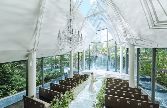 大宮璃宮 チャペル(豊かな滝の流れと緑に包まれた森のチャペル)画像 1