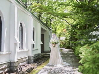 旧軽井沢礼拝堂 旧軽井沢ホテル音羽ノ森 チャペル(軽井沢の森に囲まれたチャペルで温かな挙式)画像 2-2