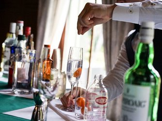 国指定重要文化財 旧松本邸(THE INDUSTRY CLUB OF WEST JAPAN) 庭園が見えるバンケット画像 2-2