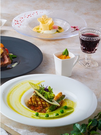 ラ・セーヌブランシュ 料理・ケーキ3画像 1-2