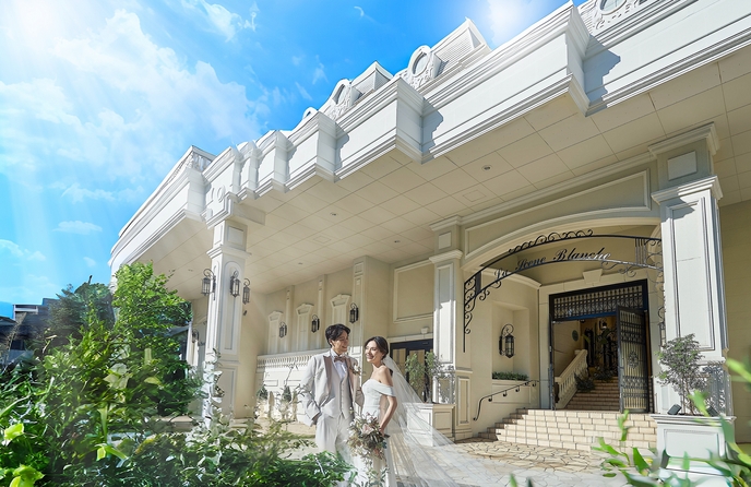 ラ・セーヌブランシュ チャペル(緑と白のコントラストが輝く大型チャペル!)画像 1