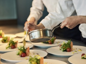 ララシャンス ベルアミー ライブキッチンから提供の料理でおもてなし画像 2-3