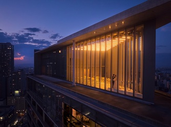 アルモニーアンブラッセ ウエディングホテル チャペル(夜空に煌めく絶景「ナイトウェディング」)画像 2-2