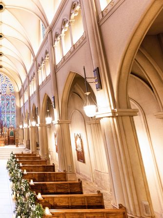 ロイヤル セント ヨーク チャペル(花嫁のドレス姿が美しく見えるよう緻密設計)画像 1-2