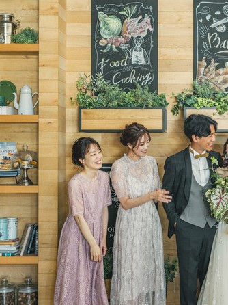 ロイヤル セント ヨーク 感動的な挙式後は自然体でゲストとワイワイ画像 2-1