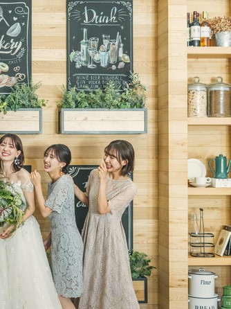 ロイヤル セント ヨーク 感動的な挙式後は自然体でゲストとワイワイ画像 2-2