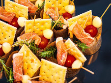 会津 写遊庭 自然光が差し込む開放感のあるパーティ会場画像 2-5