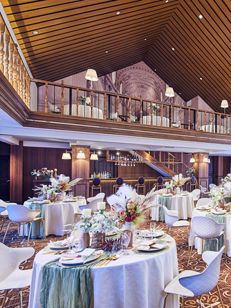 会津 写遊庭 自然光が差し込む開放感のあるパーティ会場画像 1-1