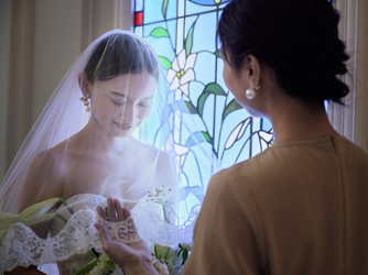 アニヴェルセル 江坂(新大阪) チャペル(純白が映えるロイヤルブルーの大聖堂)画像 2-3