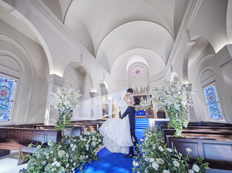 アニヴェルセル 江坂(新大阪) チャペル(純白が映えるロイヤルブルーの大聖堂)画像 2-2