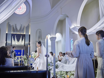 アニヴェルセル 江坂(新大阪) チャペル(純白が映えるロイヤルブルーの大聖堂)画像 2-2