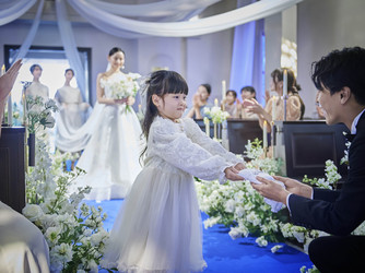 アニヴェルセル 江坂(新大阪) チャペル(純白が映えるロイヤルブルーの大聖堂)画像 2-3