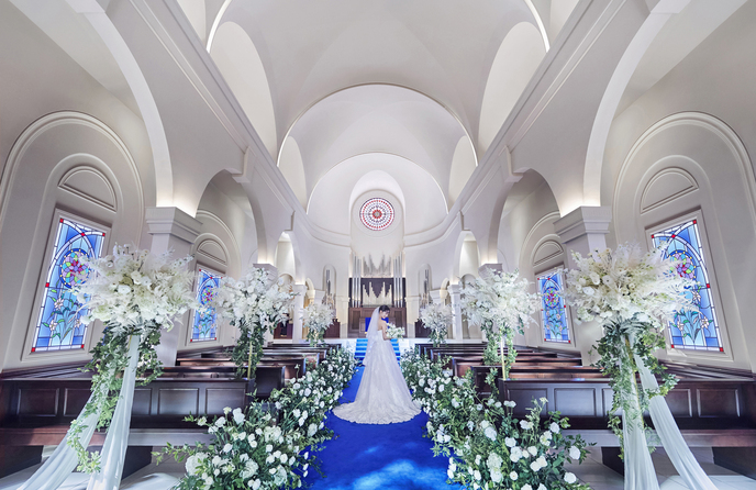 アニヴェルセル 江坂(新大阪) チャペル(純白が映えるロイヤルブルーの大聖堂)画像 1