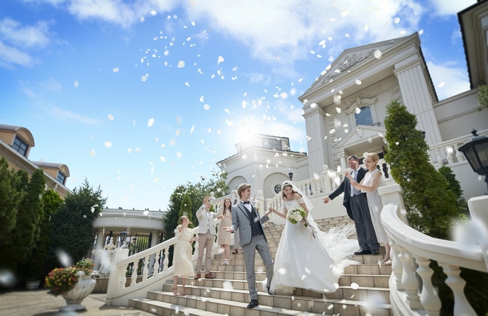 ア・ラ・モード パレ&ザ・リゾート 青空と緑に祝福されたウエディングステージ画像 1