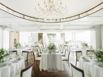 ロザンジュイア 広尾迎賓館 寛ぎの空間に二人らしさを添えたアレンジを画像 2-3