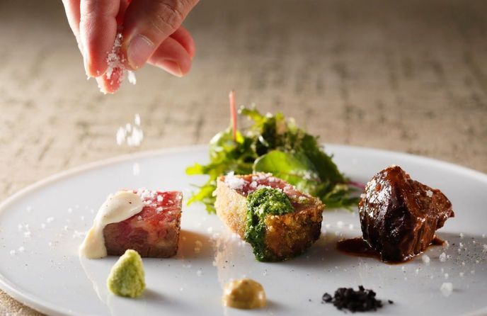 RESTAURANT VITRA NAGOYA 料理・ケーキ2画像 1