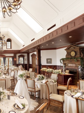 マリエール広島 シックな木目の造りが特徴的【イギリス館】画像 1-2