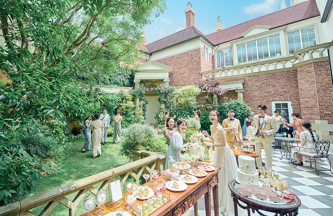 キャメロットヒルズ セレモニースペース(青空の下、自然の緑に囲まれたセレモニー)画像 2