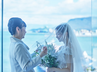 HOTEL CLEMENT TAKAMATSU(JRホテルクレメント高松) チャペル(瀬戸内海を望むチャペルでの挙式シーン)画像 2-1