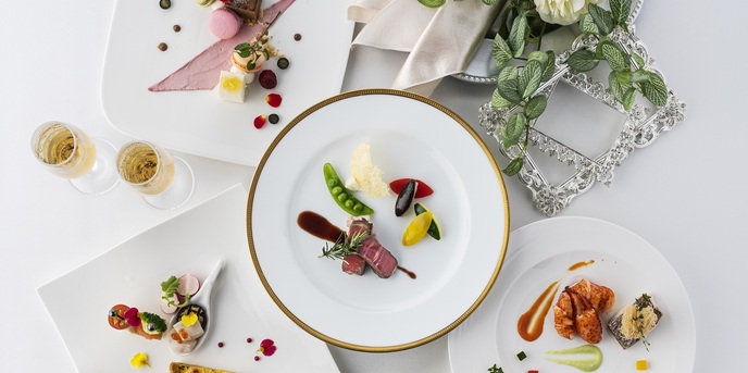 ロイヤルチェスター長崎 ホテル&リトリート 料理・ケーキ1画像 1