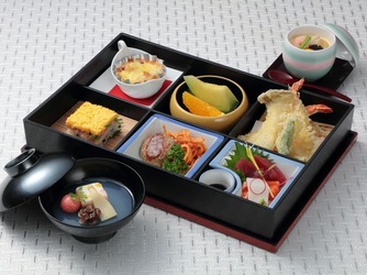 パークベルズ大村 料理・ケーキ画像 1-3