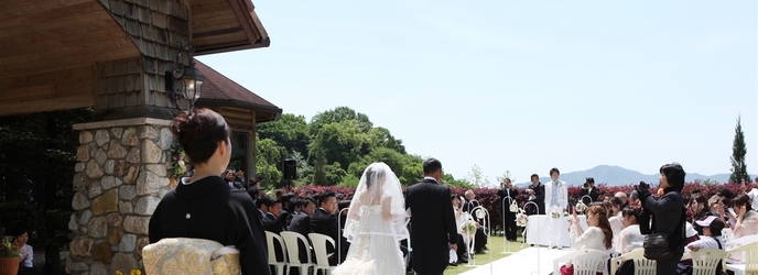 ガーデンレストラン メープルヒル(Maple Hill) セレモニースペース(ガーデン人前式)画像 1-1