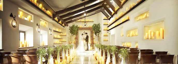 THE VILLAS 長崎(ザ ヴィラズ) チャペル(木目調の温かな館内チャペル)画像 2-1