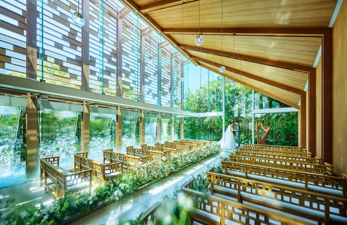 アーセンティア迎賓館 高崎 チャペル(煌く滝と光、緑が祝福する独立型チャペル)画像 1