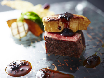 アーセンティア迎賓館 大阪 会場に隣接する厨房から出来立てのお料理を画像 2-4