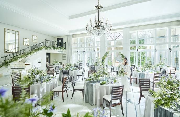 アーヴェリール迎賓館 大宮 プールガーデンが併設する開放的な空間画像 1