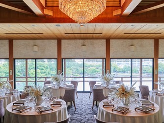 GARDEN RESTAURANT TOKUGAWAEN(ガーデンレストラン徳川園) シャンデリアが煌めく上質でモダンな会場画像 1-1