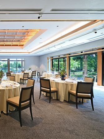 GARDEN RESTAURANT TOKUGAWAEN(ガーデンレストラン徳川園) 四季折々の日本庭園を背景に開放的な会場画像 1-2