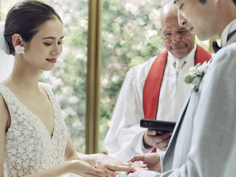 北山迎賓館 チャペル(白基調の明るくて緑溢れる天井高6Mの会場)画像 2-3