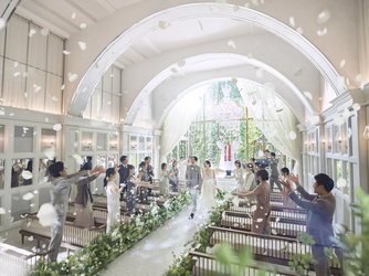 北山迎賓館 チャペル(白基調の明るくて緑溢れる天井高6Mの会場)画像 2-2