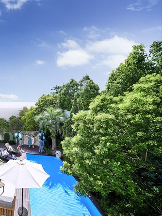 アーヴェリール迎賓館 高松 プールサイドでカジュアルなガーデンW画像 1-2