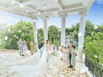 ベイサイド迎賓館 和歌山 セレモニースペース(当館の象徴たるチャペル前の大階段!)画像 2-2