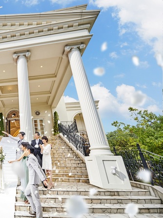 ベイサイド迎賓館 和歌山 セレモニースペース(当館の象徴たるチャペル前の大階段!)画像 1-2